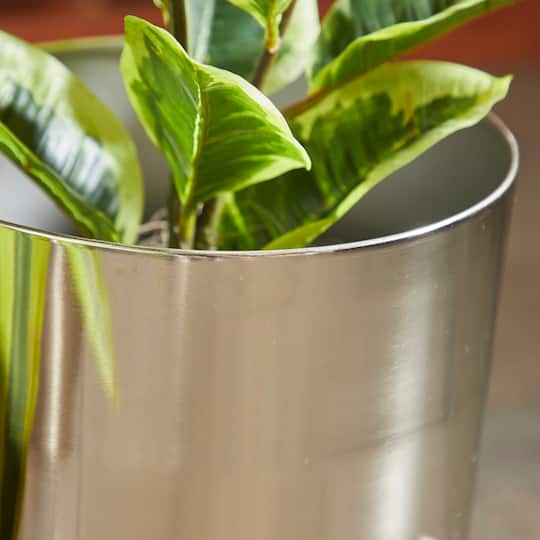 Metal Contemporary Stand Planter Set